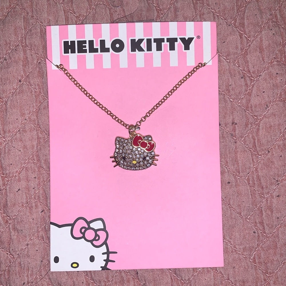 NWT BUNDLE HELLO KITTY NECKLACE & EARRINGS